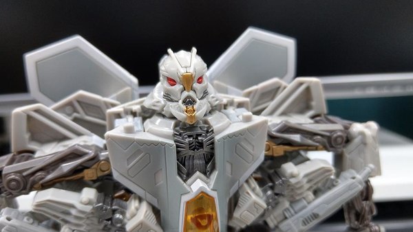 Studio Series Voyager Class Starscream   In Hand Images Of Highly Detailed Articulated Figure  (17 of 28)